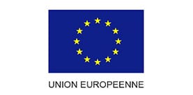 Drapeau UE : Union Européenne étoiles jaunes Drapeau de l'Union Européenne (bleu avec douze étoiles jaunes) sous le texte « UNION EUROPEENNE ».